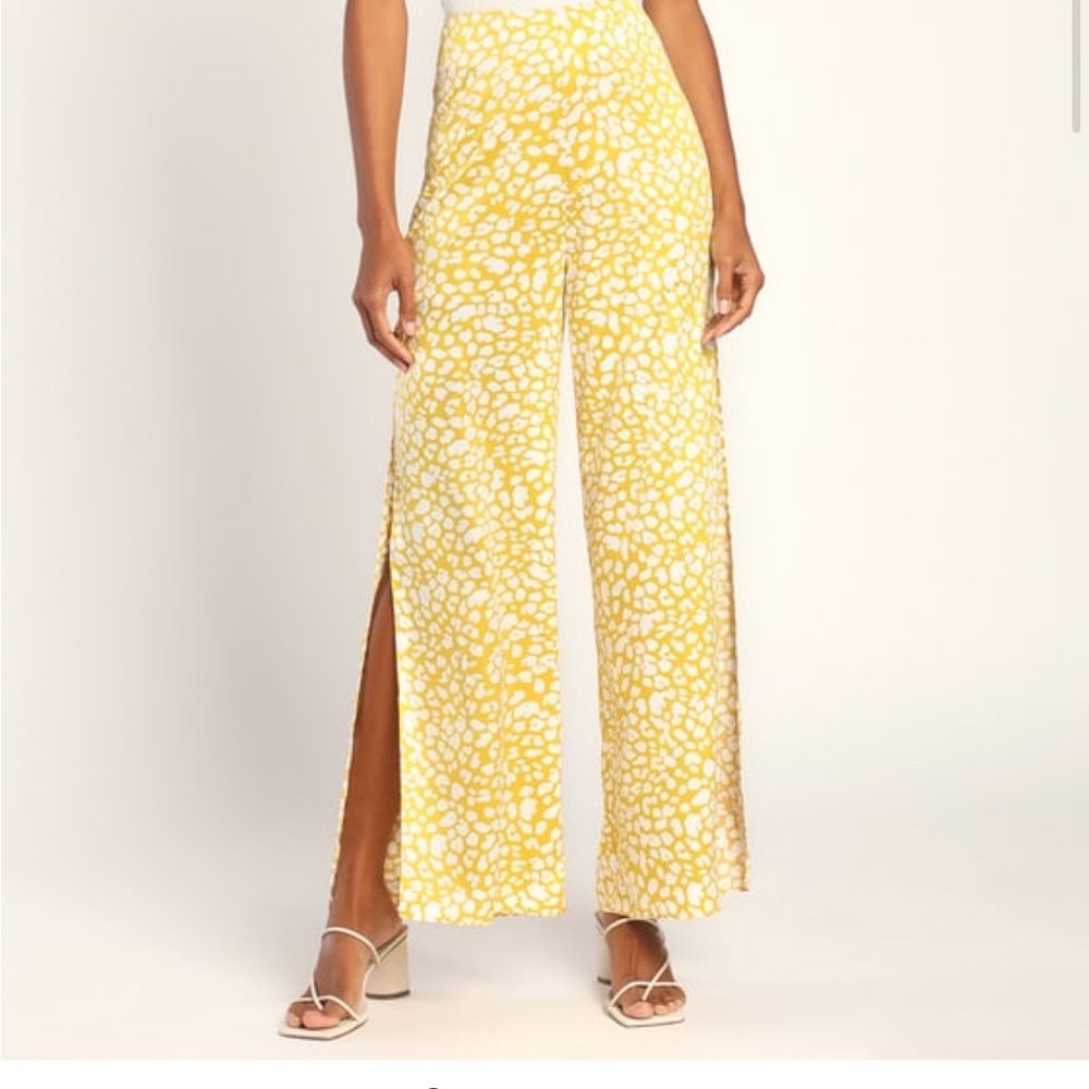 Lulu’s satin yellow animal print pants NWT